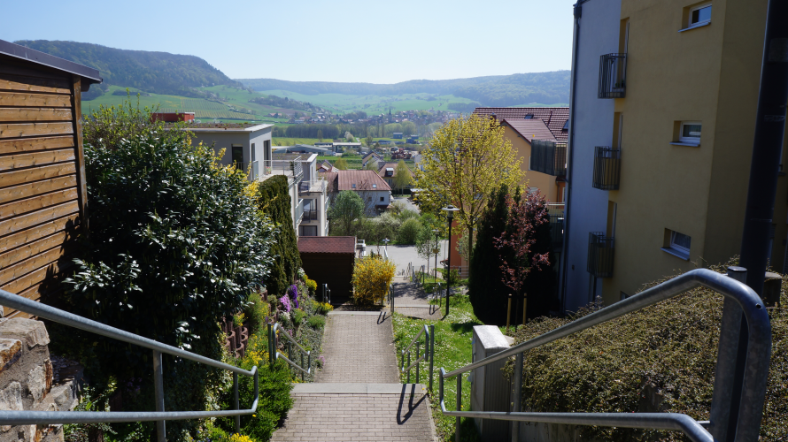 Blick auf eine Treppenanlage im Wohngebiet Himmelreich