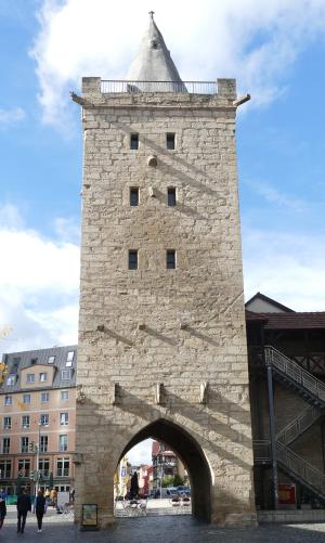 Blick auf das Johannistor mit Durchgamg 