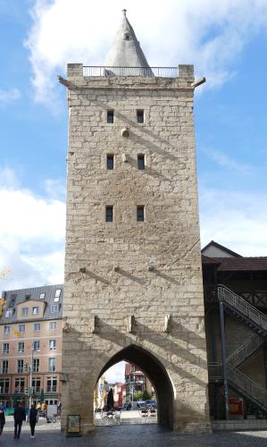 Blick auf das Johannistor mit Durchgamg 