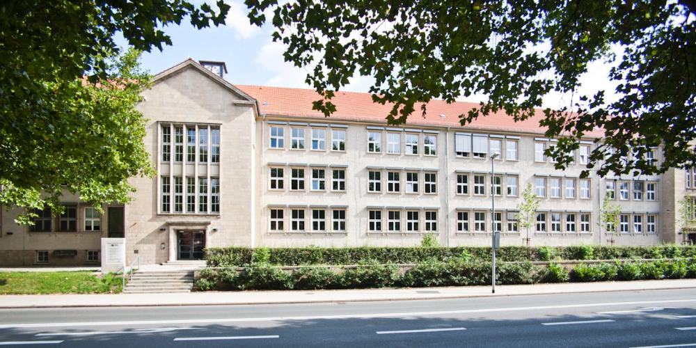 Gebäude Am Anger 26 mit Haupteingang - Sitz Dezernat Stadtentwicklung und Umwelt