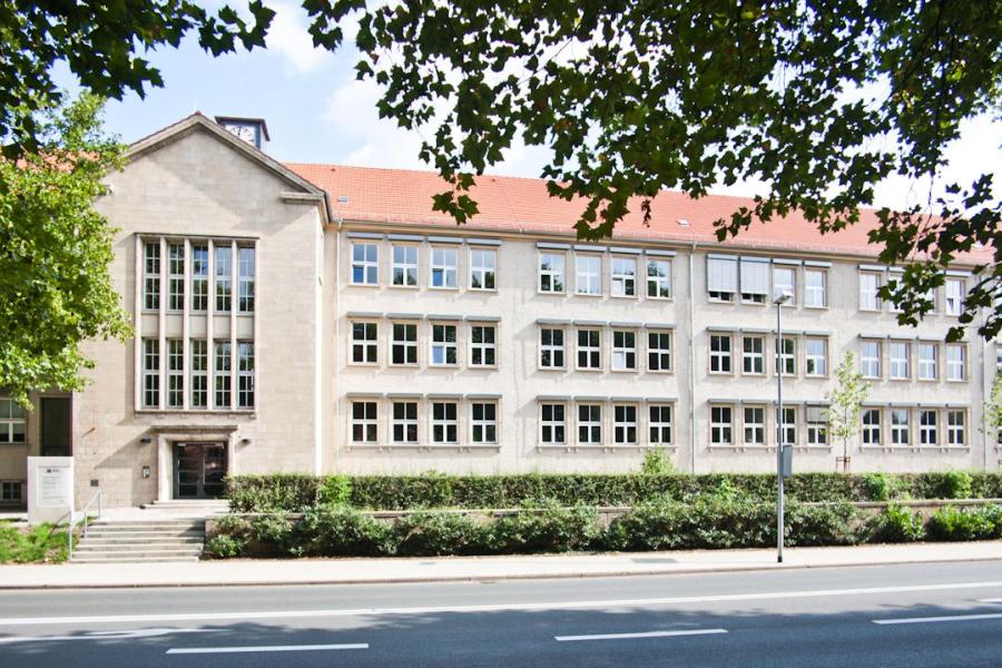 Gebäude Am Anger 26 mit Haupteingang - Sitz Dezernat Stadtentwicklung und Umwelt